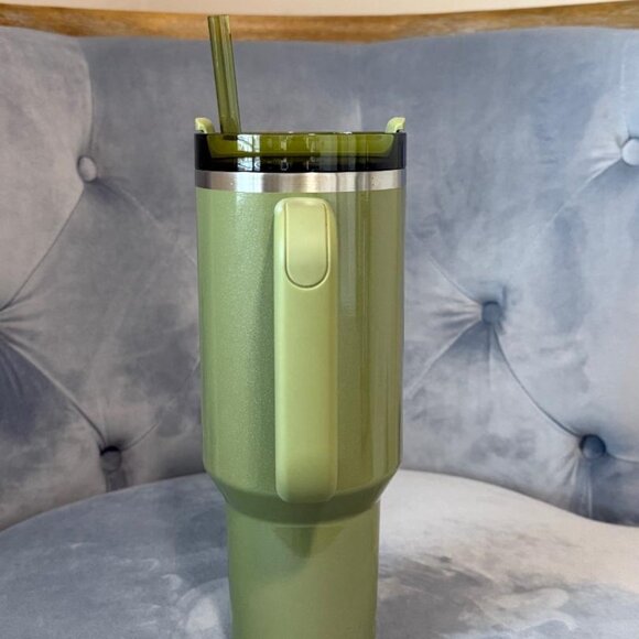 Stanley + Starbucks Militar Green Quencher Vacuum Cold-To-Go Cup, 40 Fl NWT - Picture 3 of 6